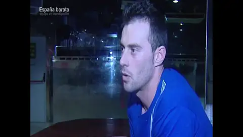 Habla un camarero de Salou sobre los jóvenes británicos: "Piden tres cervezas porque la primera se la beben del trago" Habla un camarero de Salou sobre los jóvenes británicos: "Piden tres cervezas porque la primera se la beben del trago"