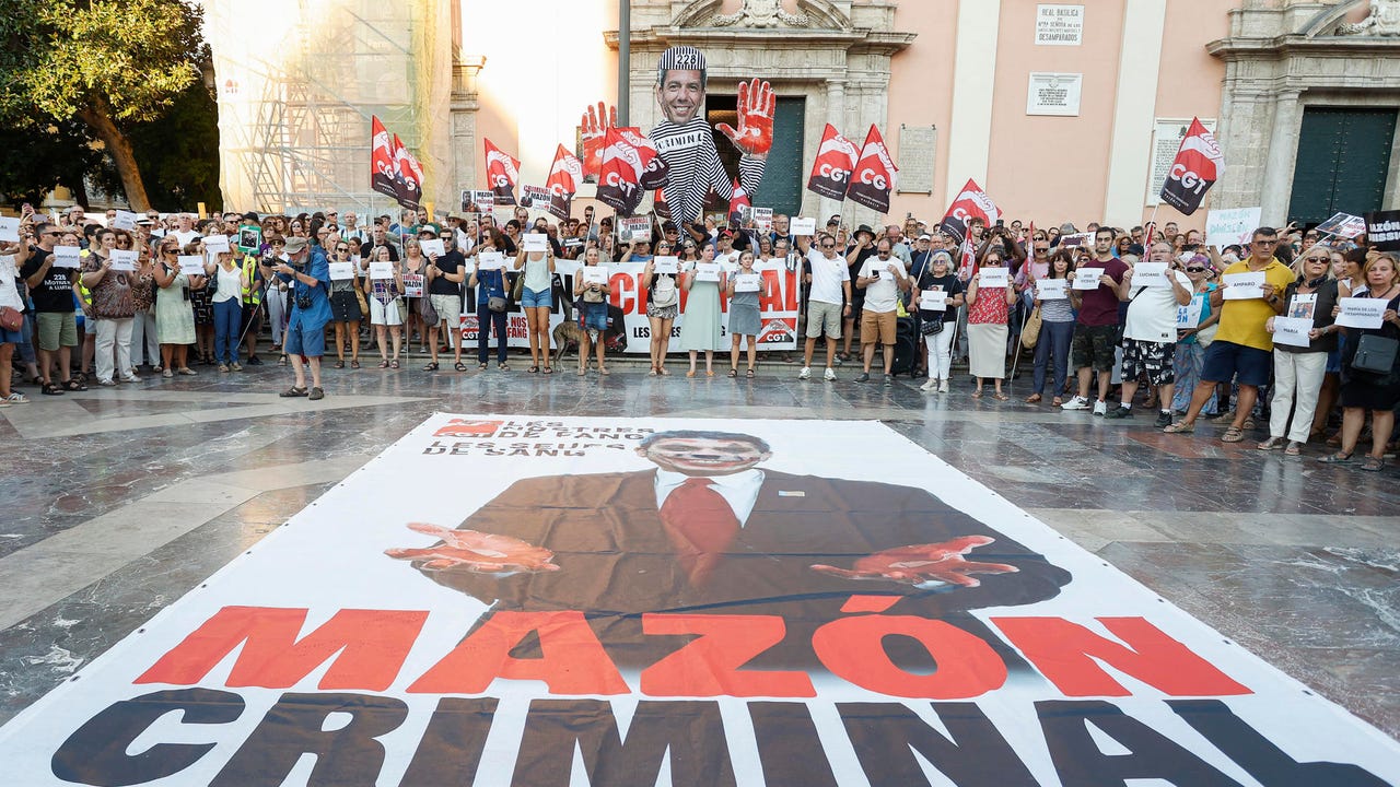 Valencia vuelve a salir a las calles 10 meses después de la tragedia de la DANA al grito de "Mazón dimisión"