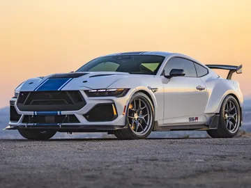 Brutal. El Shelby Super Snake-R es realmente un espectáculo visual y sonoro Brutal. El Shelby Super Snake-R es realmente un espectáculo visual y sonoro