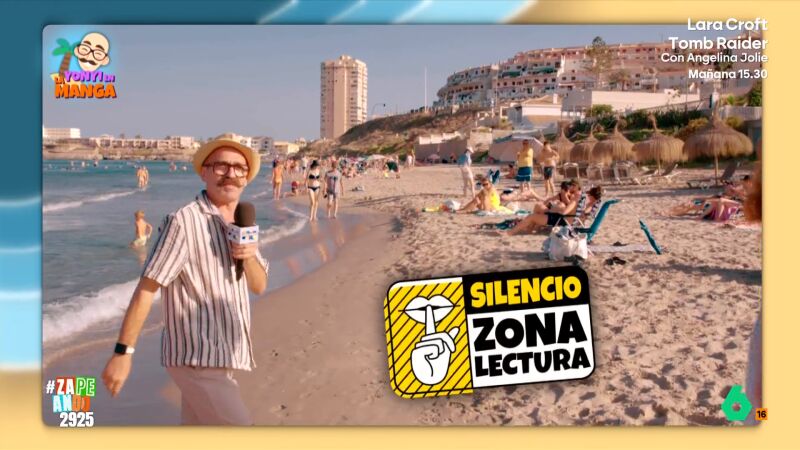 Yonyi Arenas descubre una 'zona de lectura' en la playa de La Manga: "Igual que hay una para perricos, otra para lectores"