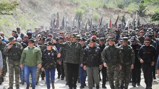 Nicolás Maduro acompaña a miles de militares en Caracas Nicolás Maduro acompaña a miles de militares en Caracas