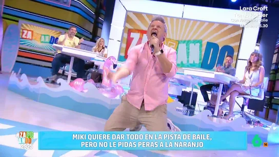 Miki Nadal lo da todo 'cantando' 'Desátame' de Mónica Naranjo, con helicóptero y croqueta incluidos El presentador de Zapeando acepta el reto de Iñaki Urrutia y hace un 'lip sync' de la popular canción de Mónica Naranjo. Nadal no duda en revolcarse por el suelo para dar más dramatismo a su interpretación.