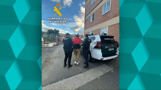 Imagen de la detención del joven que provocó el fuego en Berlanga del Bierzo Imagen de la detención del joven que provocó el fuego en Berlanga del Bierzo