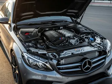 Esta imagen no es real, es un montaje, pero si los rumores son reales, así podría ver un Mercedes en un futuro cercano Esta imagen no es real, es un montaje, pero si los rumores son reales, así podría ver un Mercedes en un futuro cercano