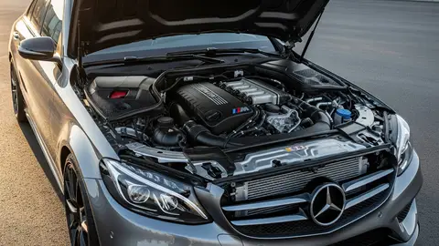 Esta imagen no es real, es un montaje, pero si los rumores son reales, así podría ver un Mercedes en un futuro cercano Mercedes con motor BMW