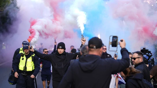 Epping se convierte en epicento del racismo en el Reino Unido: cinco ultras, detenidos por asediar un centro de menores Epping se convierte en epicento del racismo en el Reino Unido: cinco ultras, detenidos por asediar un centro de menores