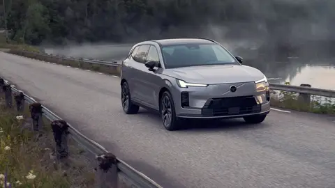 Aunque aquella época dominada por las formas muy rectas quedó atrás, la esencia Volvo todavía se aprecia en sus modelos actuales Volvo XC70