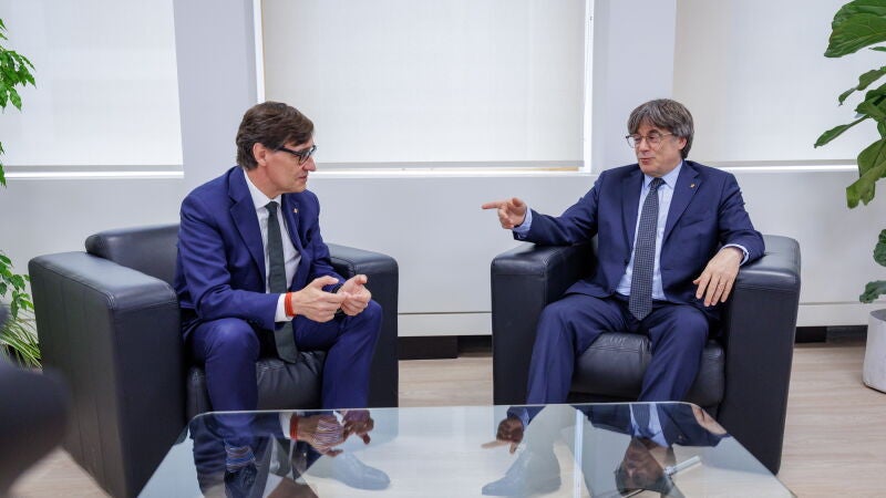 Salvador Illa y Carles Puigdemont, durante su reunión en Bruselas