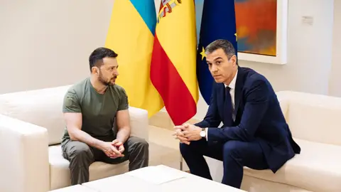 El presidente de Ucrania, Volodimir Zelenski (i) y el presidente del Gobierno, Pedro Sánchez (d), durante un encuentro en el Palacio de La Moncloa El presidente de Ucrania, Volodimir Zelenski (i) y el presidente del Gobierno, Pedro Sánchez (d), durante un encuentro en el Palacio de La Moncloa