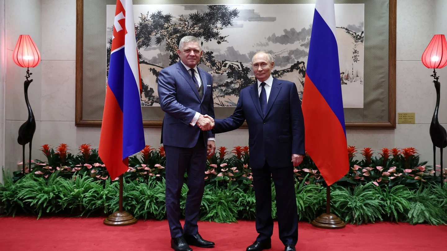 El presidente ruso, Vladímir Putin, con su homólogo eslovaco, Robert Fico El presidente ruso, Vladímir Putin, con su homólogo eslovaco, Robert Fico