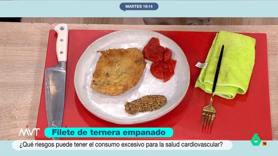 Los filetes (de ternera) empanados de Pablo Ojeda con pimientos de piquillo como mejor guarnición ¿Quién no ha metido un filete empanado entre dos pedazos de pan y ha disfrutado de uno de los mejores bocadillos del mundo? Pablo Ojeda te acompaña a empanar un filete de ternera... aunque lo acompaña con deliciosos pimiento del piquillo.