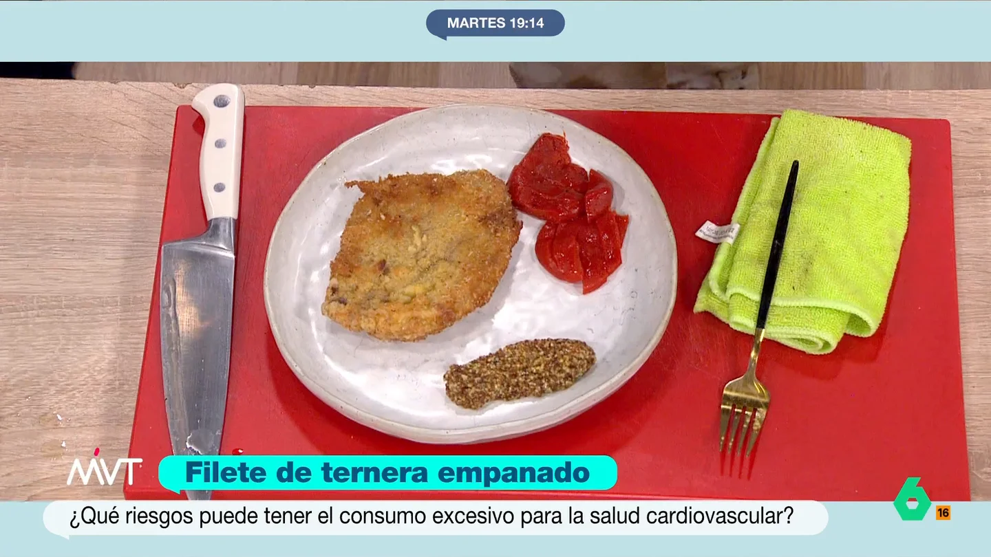 Los filetes (de ternera) empanados de Pablo Ojeda con pimientos de piquillo como mejor guarnición ¿Quién no ha metido un filete empanado entre dos pedazos de pan y ha disfrutado de uno de los mejores bocadillos del mundo? Pablo Ojeda te acompaña a empanar un filete de ternera... aunque lo acompaña con deliciosos pimiento del piquillo.