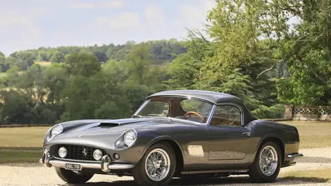 Los Ferrari de los años 60 eran muy diferentes a los actuales; artesanía pura, belleza sin necesidad de elementos superfluos, técnica de competición... Ferrari 250 GT SWB California Spider Competizione