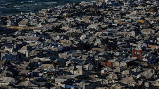 Zona de refugiados en Ciudad de Gaza, este lunes. Zona de refugiados en Ciudad de Gaza, este lunes.