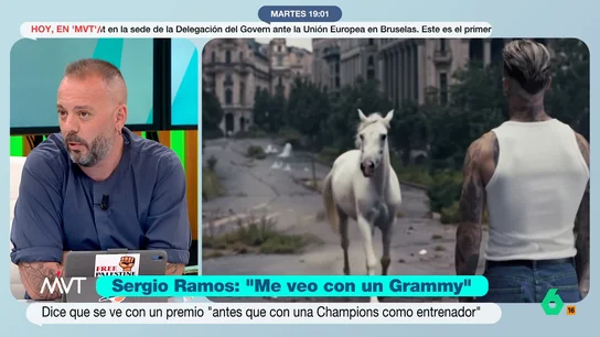 Antonio Maestre, sobre la canción de Sergio Ramos: "Cada uno lleva la crisis de mediana edad como buenamente puede" "A mí me ha dado por buscar piedras y ramas y hacer esculturas de arbolitos", comenta Antonio Maestre en este vídeo donde, junto a Iñaki López y Edu Galán, opinan sobre la primera canción de Sergio Ramos, 'Cibeles'.