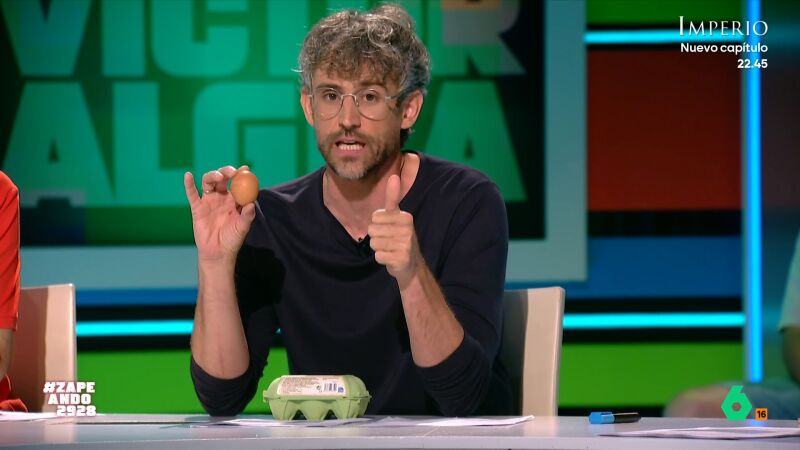 Víctor Algra desvela cómo podemos saber si una gallina es ecológica o criada en jaula: esto es lo que tiene que poner en el huevo