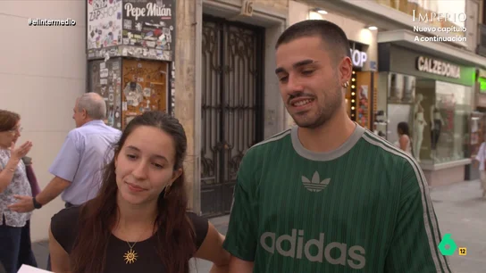Un chico afirma que prefiere Netflix a sus suegros: "Tienen mucha personalidad, me asustan" El programa plantea a varias parejas dos escenarios para que escojan uno. ¿Sobrevivirá su relación a estas elecciones y demostrará su solidez o, en cambio, provocará un divorcio exprés? Descubre sus respuestas en el vídeo principal.