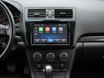 Hoy día, existen muchos accesorios para mejorar el equipamiento de nuevos viejos coches Hoy día, existen muchos accesorios para mejorar el equipamiento de nuevos viejos coches