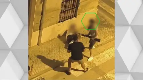 En busca y captura el tirador de Alfafar (Valencia) cuyo cómplice ya se ha entregado a la Guardia Civil En busca y captura el tirador de Alfafar (Valencia) cuyo cómplice ya se ha entregado a la Guardia Civil