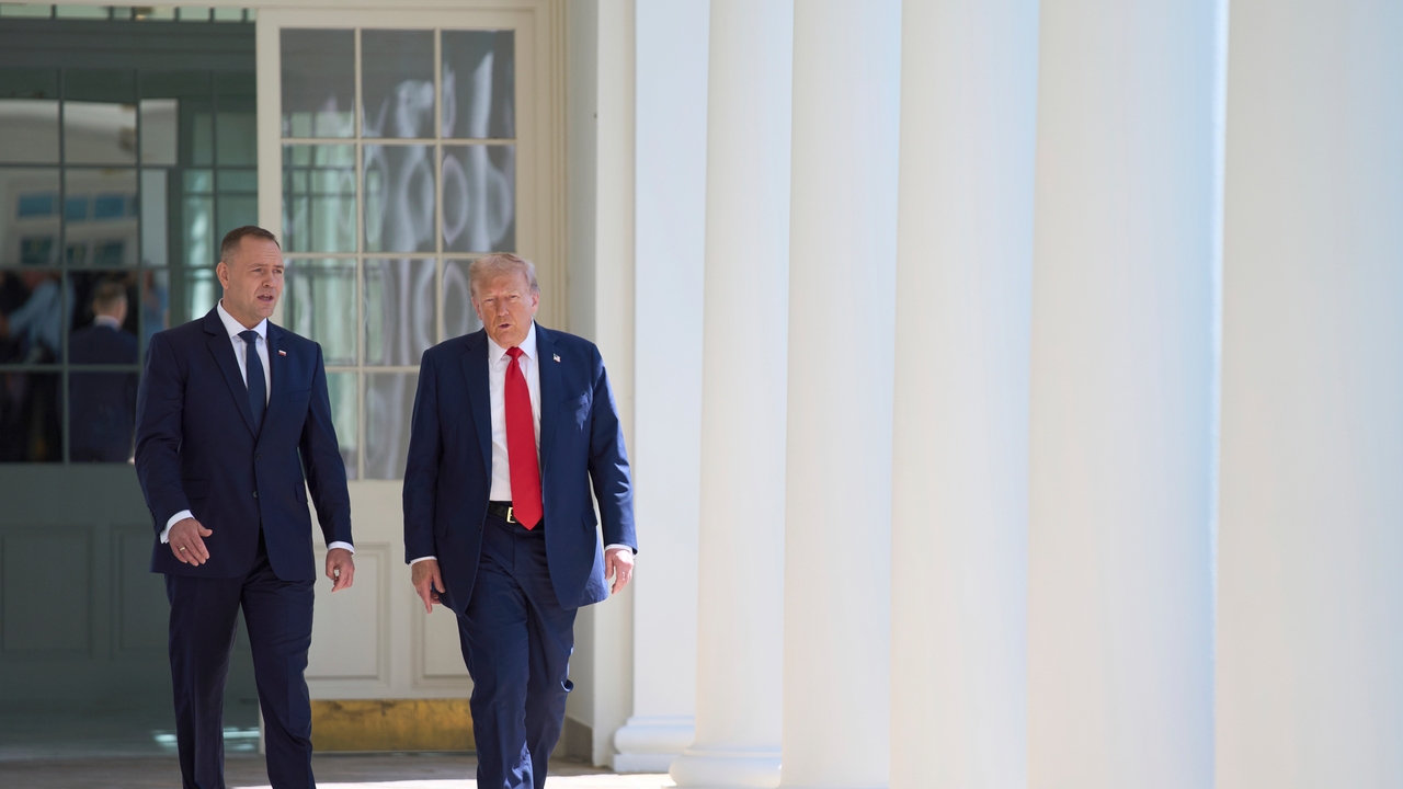 Trump aumenta su amenaza a Venezuela tras el ataque a un barco: "Nos crea un problema tremendo, no vamos a consentirlo más"