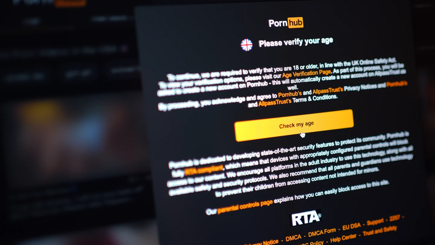 Un sitio web para adultos que solicita verificación de edad Un sitio web para adultos que solicita verificación de edad