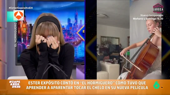 Ester Expósito cuenta en El Hormiguero cómo 'aprendió' a tocar el chelo: "Lo pasé fatal" La actriz acudía al programa de Pablo Motos para hablar sobre 'Talento', su nueva película. Expósito interpreta a una violonchelista y esto la obligó a aprender a simular que tocaba el chelo.