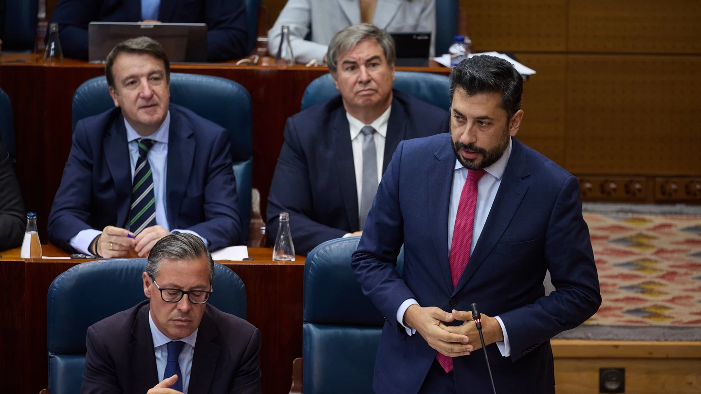El portavoz del PP en la Asamblea de Madrid, Carlos Díaz-Pache, interviene durante una sesión plenaria en la Asamblea de Madrid El portavoz del PP en la Asamblea de Madrid, Carlos Díaz-Pache, interviene durante una sesión plenaria en la Asamblea de Madrid