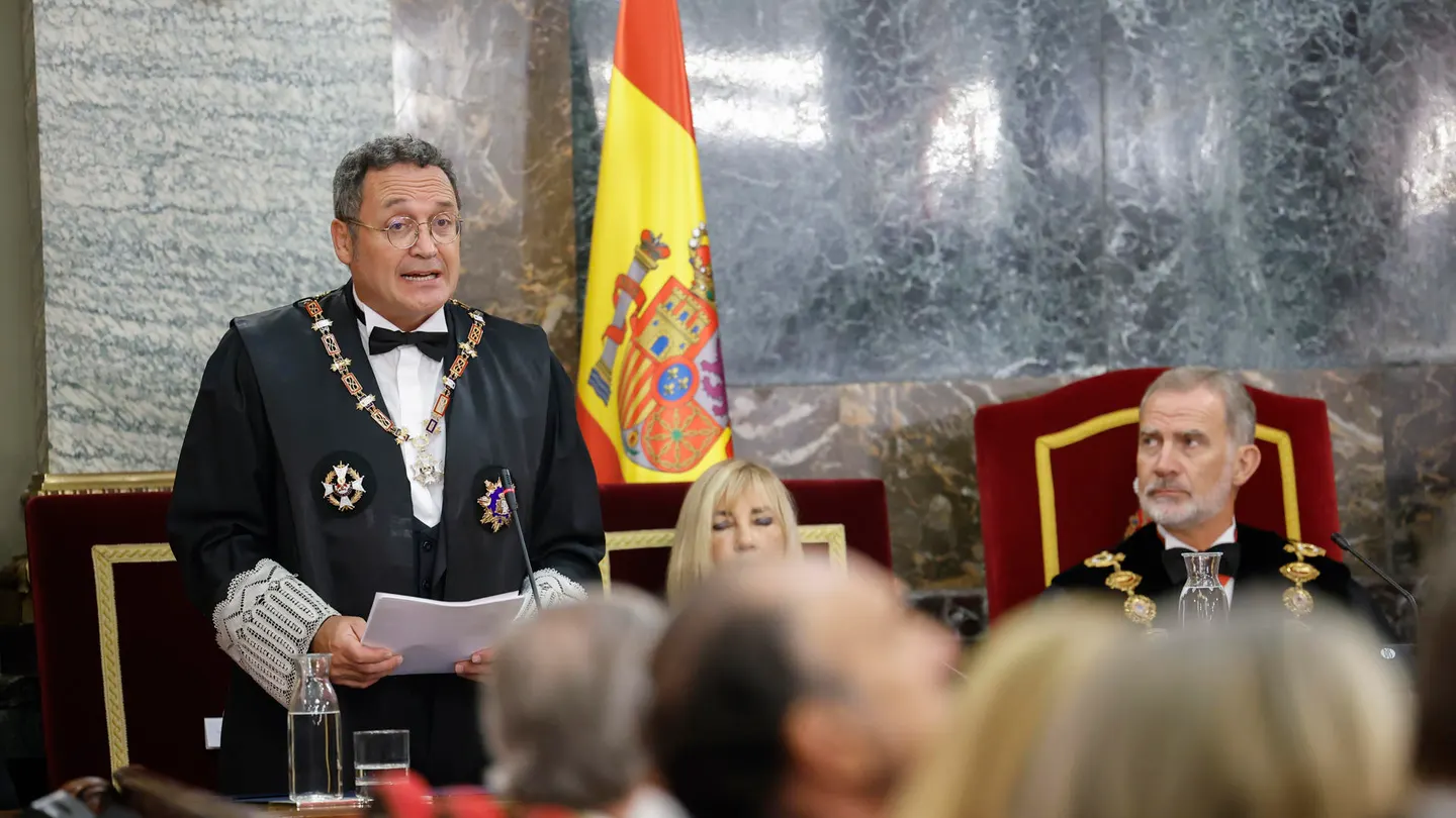 García Ortiz muestra su "confianza" en la Justicia y defiende que la Fiscalía "no sucumbe ante los ataques de los delincuentes" García Ortiz muestra su "confianza" en la Justicia y defiende que la Fiscalía "no sucumbe ante los ataques de los delincuentes"