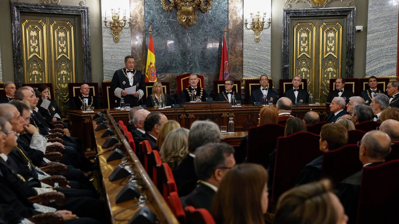 Rostros serios y aplausos escasos al fiscal general: los gestos del arranque más tenso del curso judicial
