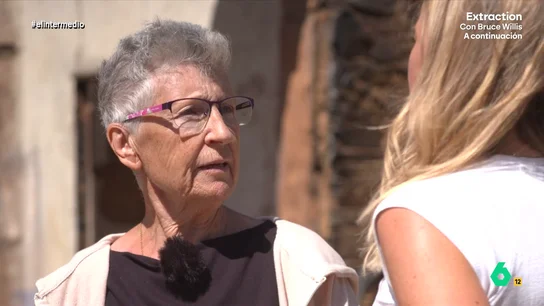 Josefina Vidal, víctima de los incendios, muy crítica con los políticos: "La España vaciada les importa un pimiento" Vidal perdió su casa a causa del incendio que afectó a varias zonas de Castilla y León. Josefina manifiesta haberse sentido poco arropada por las instituciones y los políticos tras la tragedia sufrida por ella y muchos vecinos de su municipio.