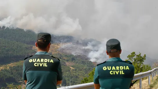 La Guardia Civil observa un incendio en los alrededores de Castromil La Guardia Civil observa un incendio en los alrededores de Castromil