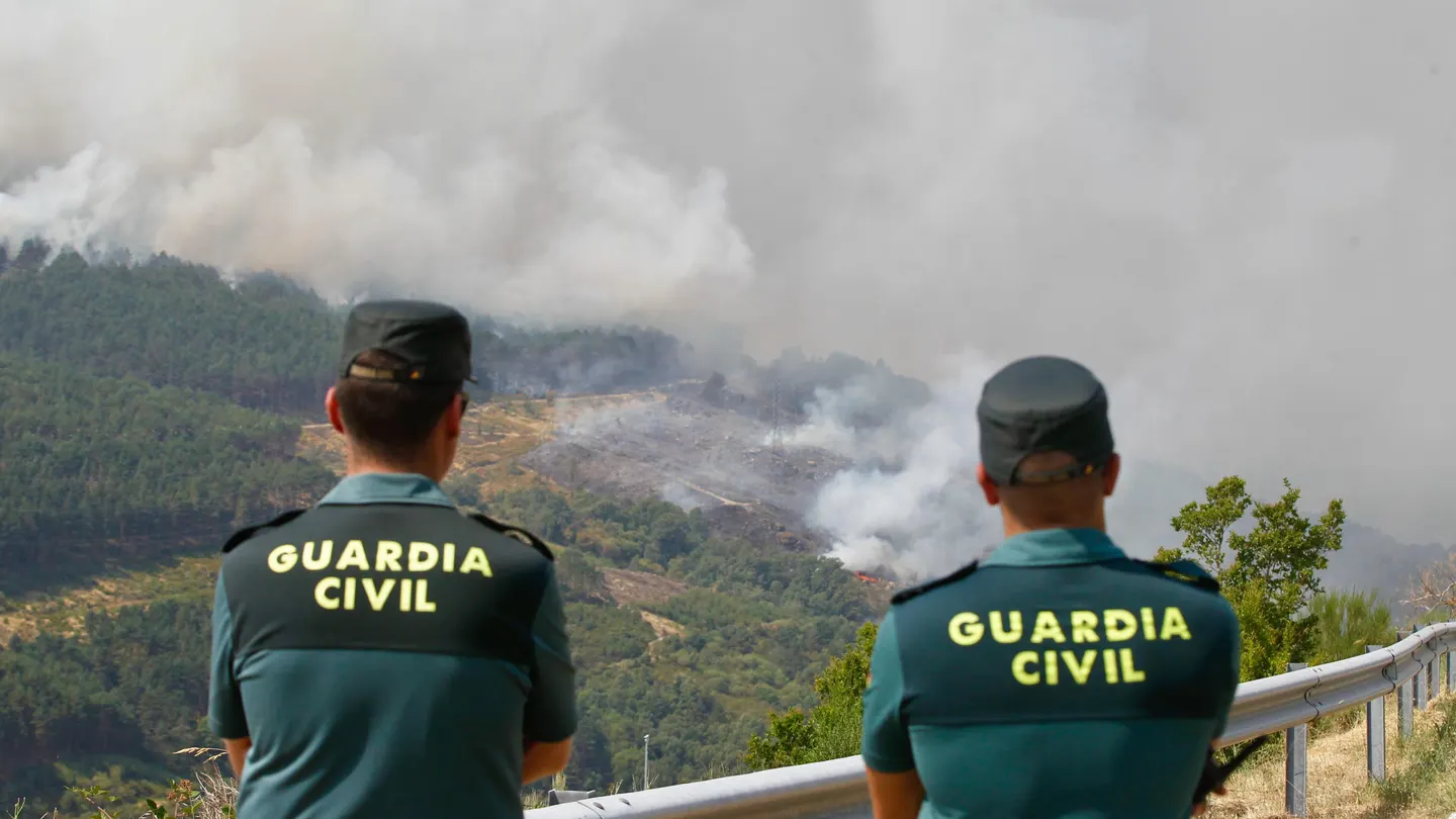 La Guardia Civil observa un incendio en los alrededores de Castromil La Guardia Civil observa un incendio en los alrededores de Castromil