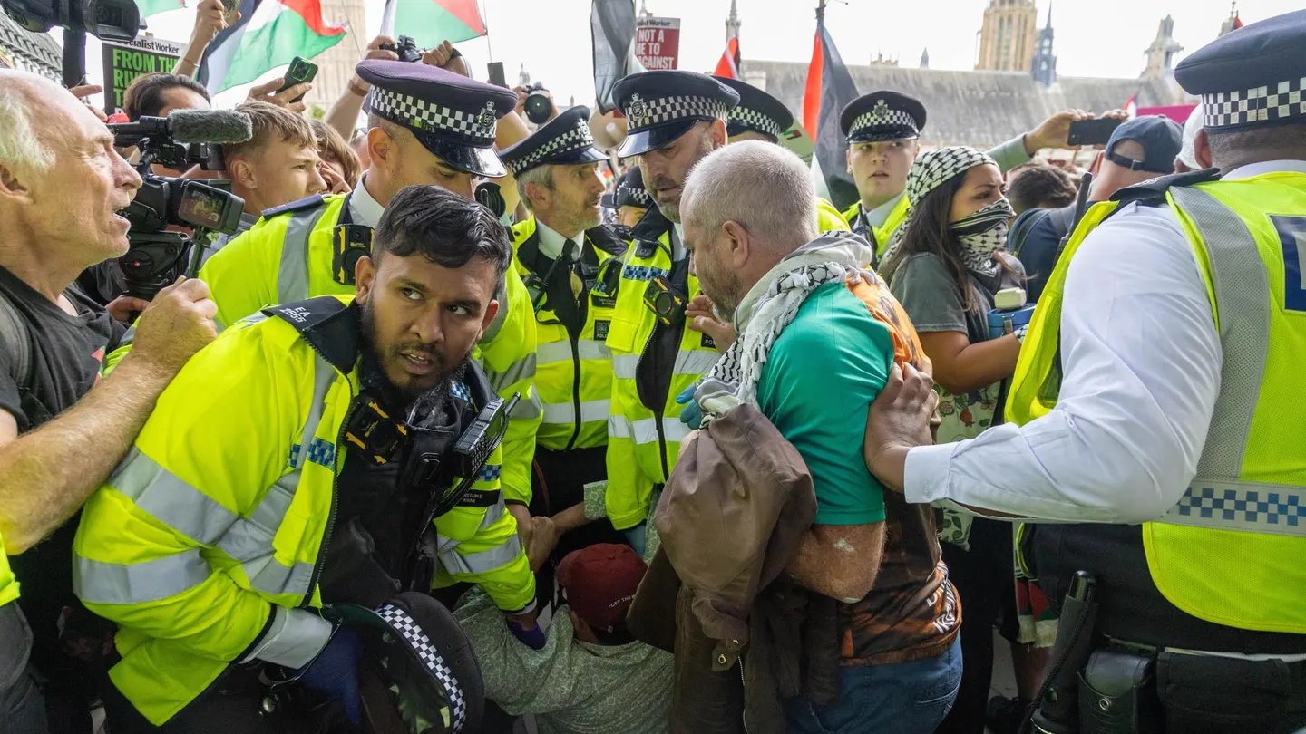 Momento de una detención en las protestas de Londres contra el genocidio en Gaza Momento de una detención en las protestas de Londres contra el genocidio en Gaza