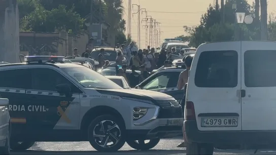 La Guardia Civil en el lugar de los hechos, en Carmona. La Guardia Civil en el lugar de los hechos, en Carmona.