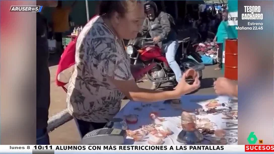 Dentaduras "de segunda boca": el inquietante viral del mercadillo llega a los 'Eings' de Aruser@s Dentaduras "de segunda boca": el inquietante viral del mercadillo llega a los 'Eings' de Aruser@s
