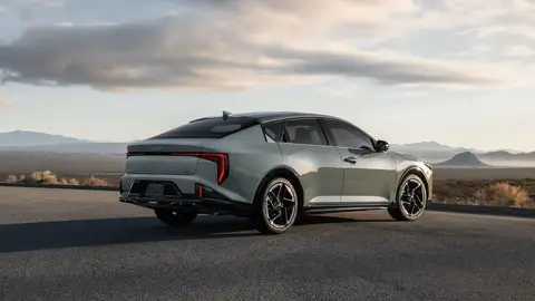 El Kia K4 es la muestra de que todavía hay lugar en el mercado para automóviles con motores de combustión interna Kia K4