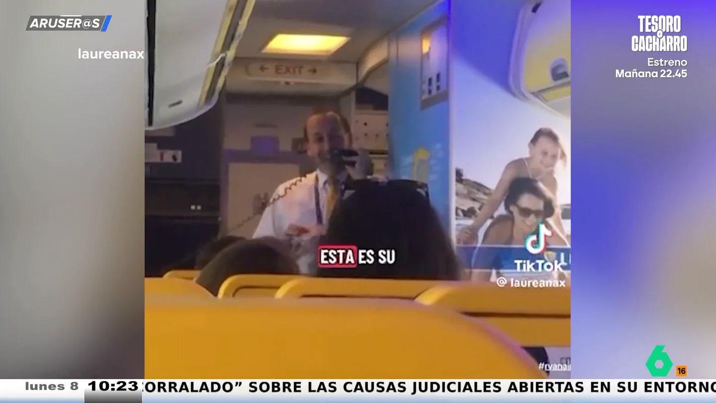 La 'pullita' de un auxiliar de vuelo a los pasajeros y a Ryanair: "¡Dan ganas de morirse!" La 'pullita' de un auxiliar de vuelo a los pasajeros y a Ryanair: "¡Dan ganas de morirse!"