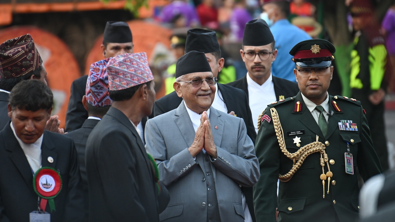 Revuelta en Nepal: asesinan a la mujer de un ex primer ministro tras quemar su vivienda con ellos dentro