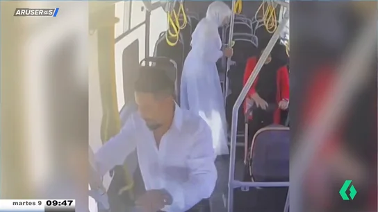 El rescate 'in extremis' de un autobusero para que una pareja llegue a tiempo a su boda El rescate 'in extremis' de un autobusero para que una pareja llegue a tiempo a su boda