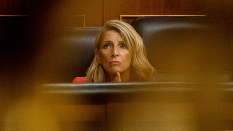La vicepresidenta segunda y ministra de Trabajo y Economía Social, Yolanda Díaz, durante una sesión plenaria, en el Congreso de los Diputados
