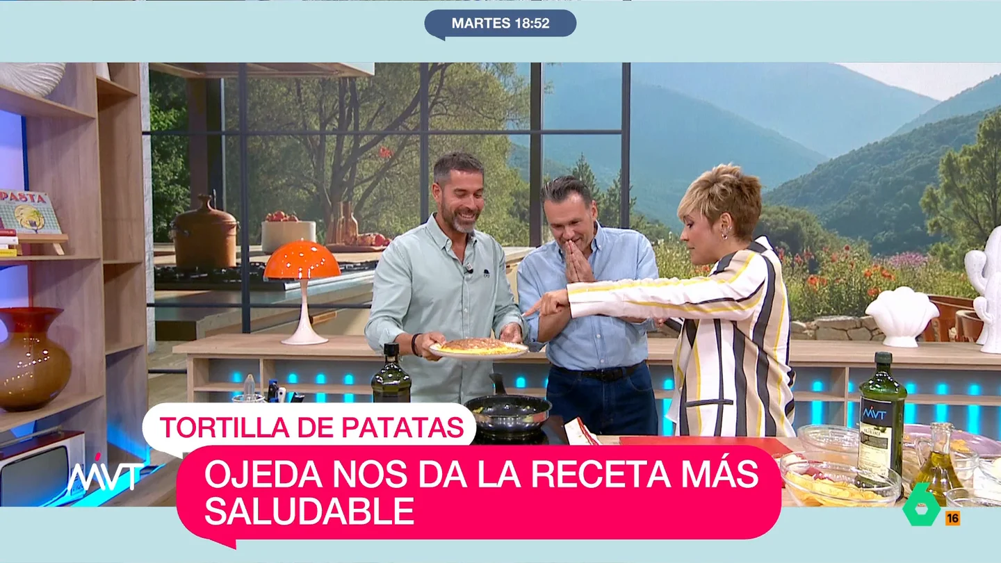 El 'dardo' de Iñaki López a Pablo Ojeda por su tortilla: "La vamos a comer con pajita" El nutricionista ha mostrado como preparar una deliciosa tortilla de patatas. Pero, durante uno de los momentos clave de esta preparación, el presentador de Más Vale Tarde no ha dudado en lanzar una divertida pulla dirigida a Ojeda.