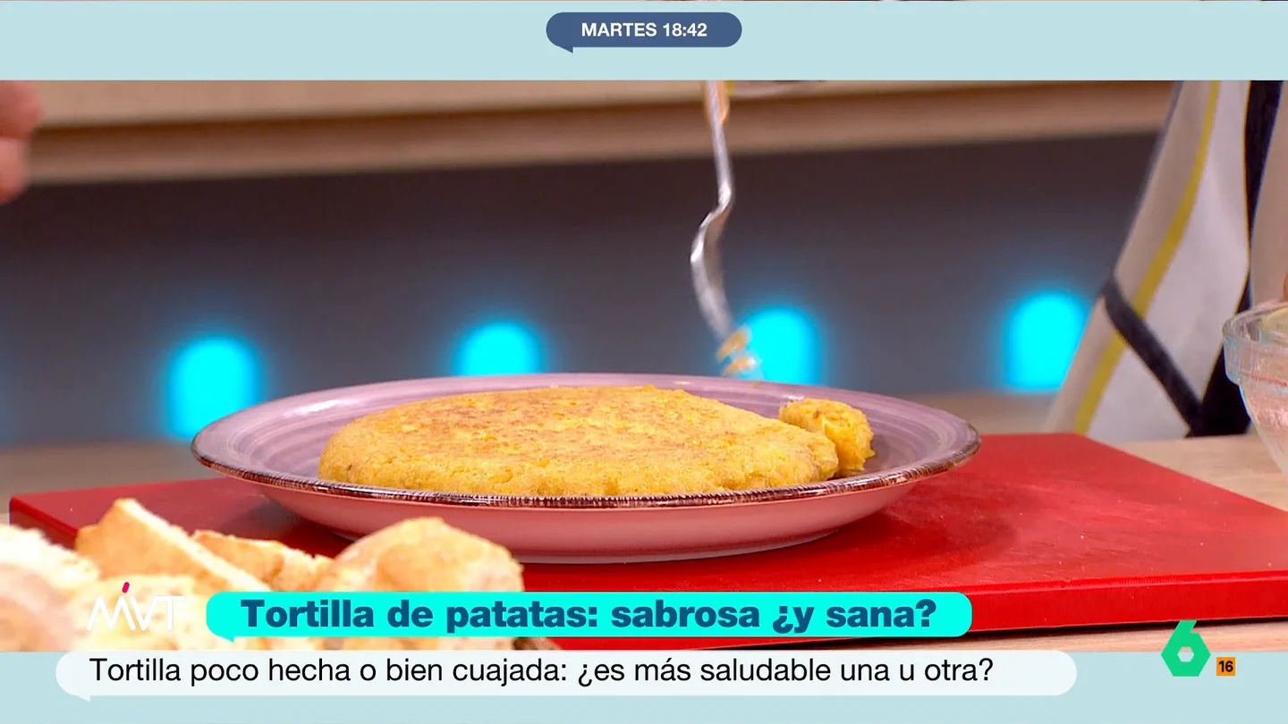 El truco para conseguir la mejor tortilla de patatas está en la gelatina El nutricionista Pablo Ojeda nos trae el mejor truco para conseguir una tortilla de patatas espectacular. Con o sin cebolla, esta receta añade un ingrediente sorpresa que se sale de lo tradicional.
