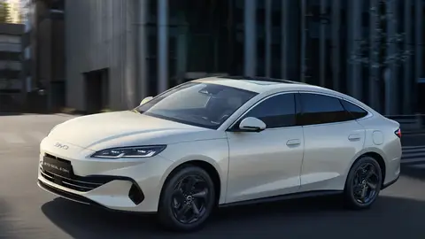 BYD está haciendo las cosas realmente bien y se ha posicionado como uno de los referentes llegados de China BYD Seal 6 DM-i