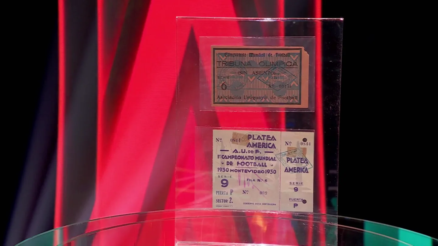 Dos entradas de fútbol de 1930 salvan a los concursantes de 'Tesoro o cacharro' de perder 10.000 euros Dos entradas de fútbol de 1930 salvan a los concursantes de 'Tesoro o cacharro' de perder 10.000 euros
