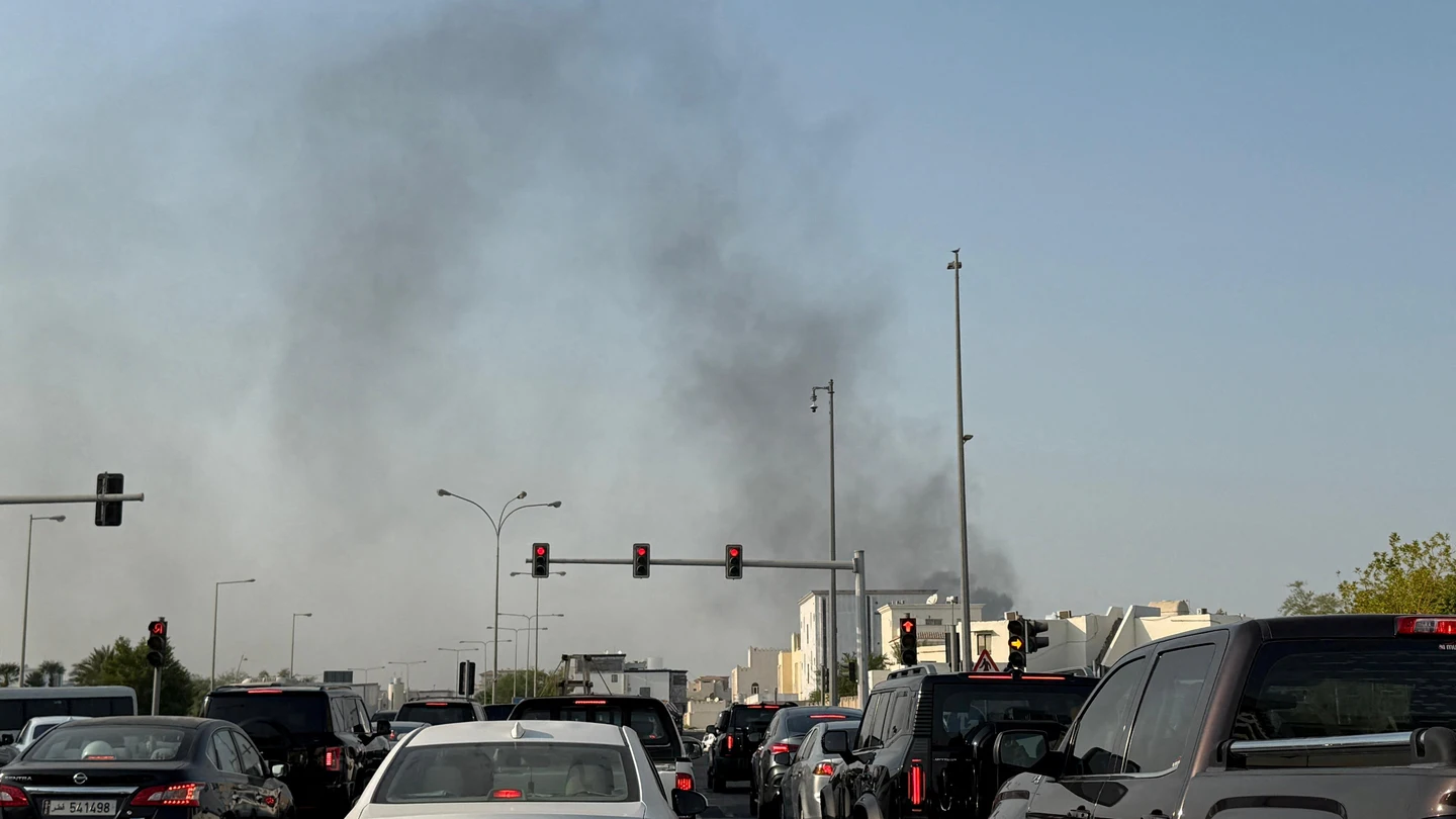Humo tras registrarse varias explosiones en Doha, Qatar Humo tras registrarse varias explosiones en Doha, Qatar