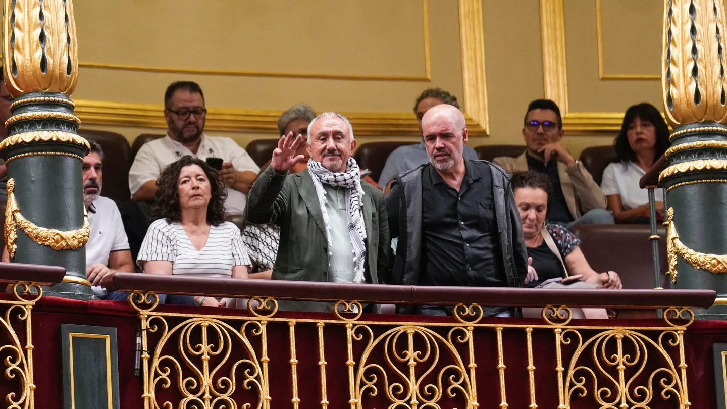 Pepe Álvarez y Unai Sordo, secretarios generales de UGT y CCOO, en la tribuna del Congreso Pepe Álvarez y Unai Sordo, secretarios generales de UGT y CCOO, en la tribuna del Congreso