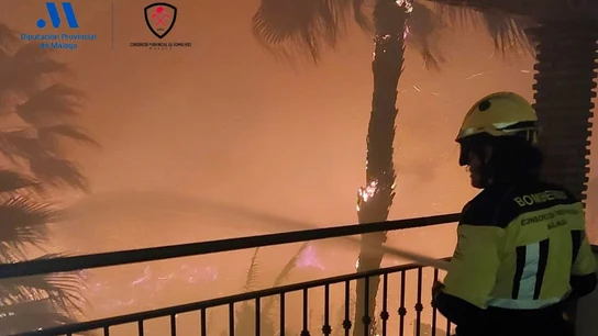 Un incendio urbano declarado en Benalmádena (Málaga) Un incendio urbano declarado en Benalmádena (Málaga)
