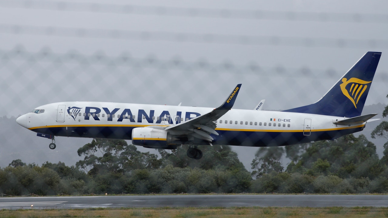 Ryanair amenaza con recortar un millón de plazas más en sus vuelos a España el próximo verano