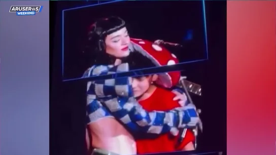 El emotivo gesto de Katy Perry al subir a un joven fan al escenario para cumplir su sueño: "Gracias por salvarme la vida" El emotivo gesto de Katy Perry al subir a un joven fan al escenario para cumplir su sueño: "Gracias por salvarme la vida"