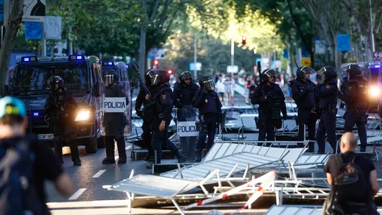 Agentes de la Policía Nacional durante la manifestación propalestina en La Vuelta Agentes de la Policía Nacional durante la manifestación propalestina en La Vuelta